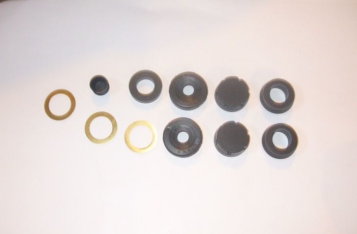 CLUTCH / BRAKE MASTER CYLINDER REPAIR SEALS KIT (MGA 1500 & 1600) (1955- 62) 