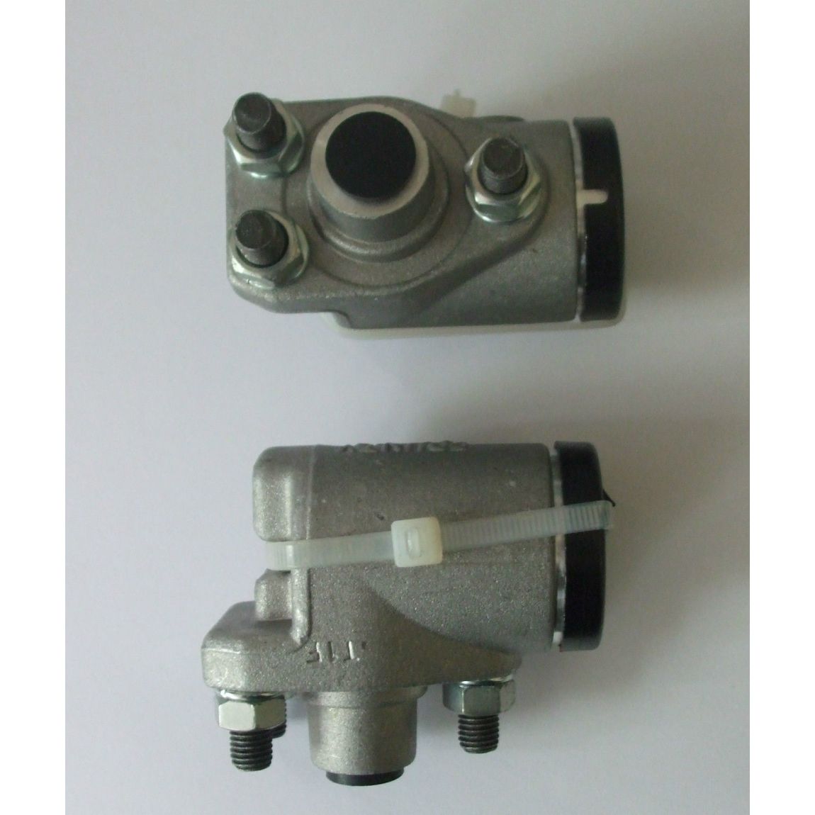 FRONT BRAKE WHEEL CYLINDERS x2 (Alvis TA21,  TC21, TC108) (1950- 58)  