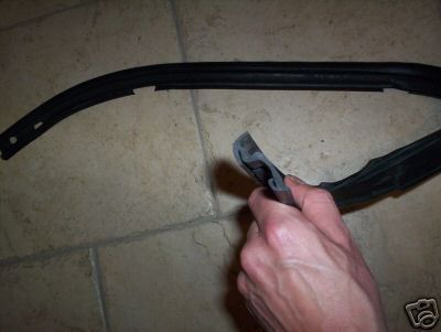 WINDSCREEN FRAME RUBBER BASE SEAL (Triumph TR4) (1961- 65)