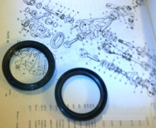 DIFFERENTIAL SIDE OUTPUT HALFSHAFT AXLE OIL SEALS x2 (Triumph Stag 3.0) (1970- 77)