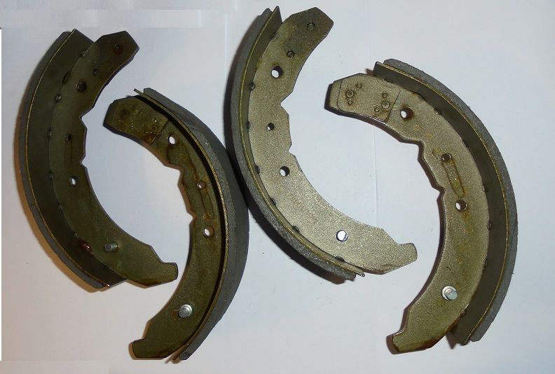 FRONT BRAKE SHOES SET (Wolseley 15/60 & 16/60) (** From 1959- 71 **) 